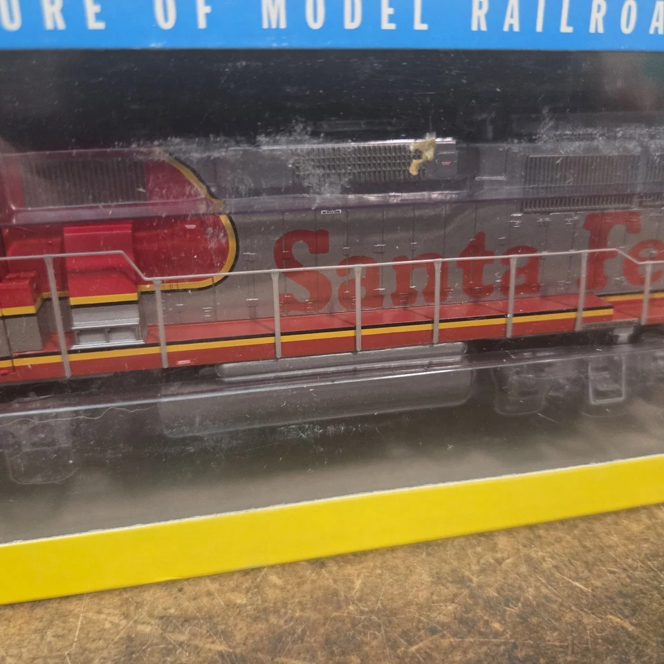 HO Athearn RTR 91502 Santa Fe GP60M Powered Diesel Locomotive ATSF #142 NIP - Image 3 of 4