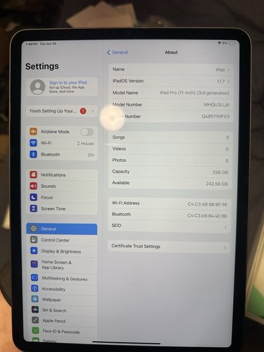 Apple iPad Pro 11-inch (3rd Generation) M1 Chip, 256Gb, Wi-Fi Great Condition - Afbeelding 2 van 8