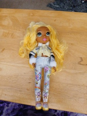 MGA Entertainment Rainbow High Winter Break Sunny Madison Fashion Doll D
