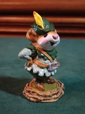 WEE FOREST FOLK RH-1 ROBIN HOOD FIGURINE, ANNETTE  PETERSEN, 2" TALL, RET. 1994