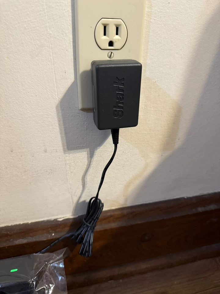 Shark ION AV752 Robot Vacuum Cleaner - Gray - Image 3 of 4