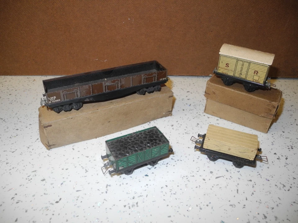 TRIX EXPRESS 4 TRUCKS. - Image 2 of 4