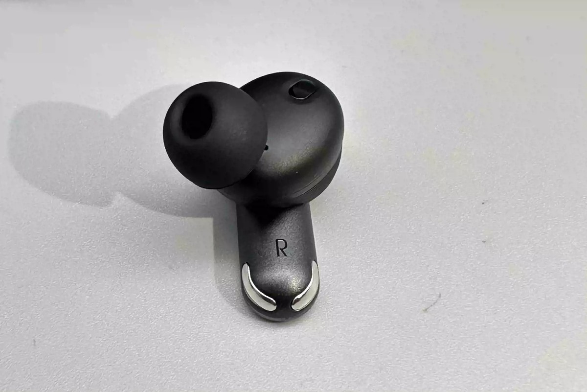JBL Tour Pro 2 Noise Cancelling True Wireless Earbuds with JBL Tour Pro 2 Noise Cancelling True Wireless Earbuds with
