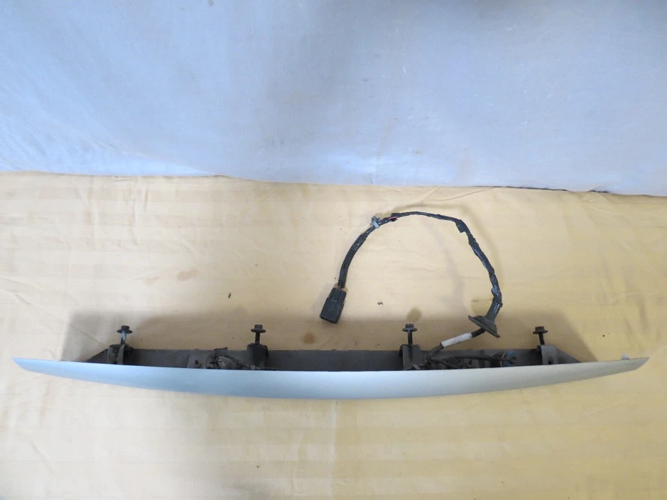 ✅ 07-14 Chevy Tahoe Tapa de maletero Puerta elevadora trasera Moldura Panel Barra de ajuste Plateado OEM Foto 4 de 4