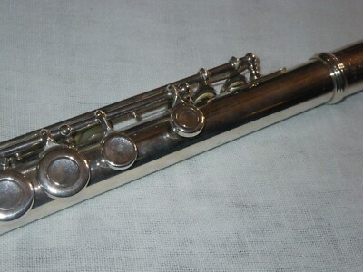 W.T. ARMSTRONG 104 FLUTE -CLOSED HOLE, C FOOT, SILVER PLATED -VGC