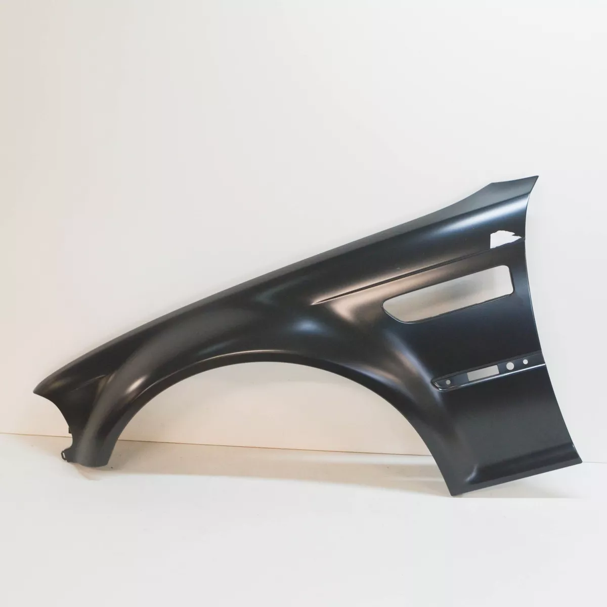 BMW M3 Coupe E46 Kotflügel vorne links Seitenverkleidung 