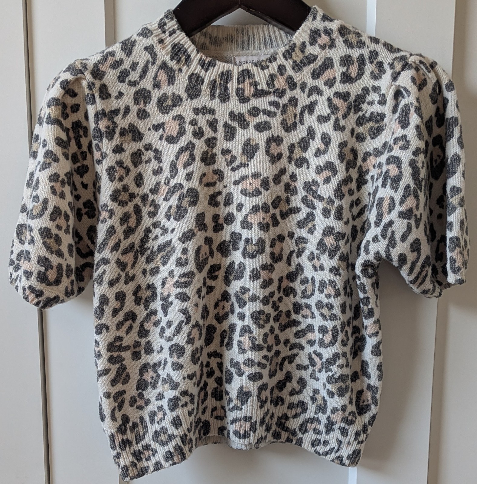 Sincerely Jules Women's Medium Leopard Print Sweater Top Puff Sleeve Crewneck