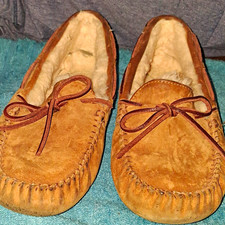 UGG Dakota Women s Brown Suede Sheepskin Lined Moccasin Slippers Size 9