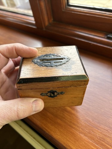 North London Railway, Reads Weighing Chair Money Box pre 1922 With Coins - Picture 11 of 12