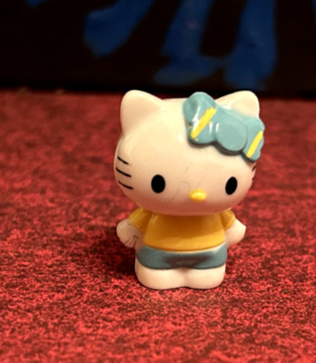 Hello Kitty in blau gelber Kleidung, Fremdfigur Katze, sammeln, Sanrio