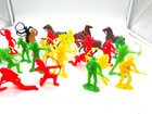 Vintage Lot of 25 Plastic Western Cowboys Horses Indians Toy Figures  — photo 4