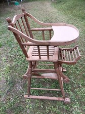 ANCIENNE CHAISE HAUTE DE BEBE EN BOIS DEPLIABLE AVEC ROULETTES