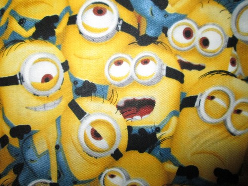 MINIONS GRAPHICS BELLO WHERES MY MASK MINION DESPICABLE ME COTTON FABRIC FQ - Picture 7 of 7