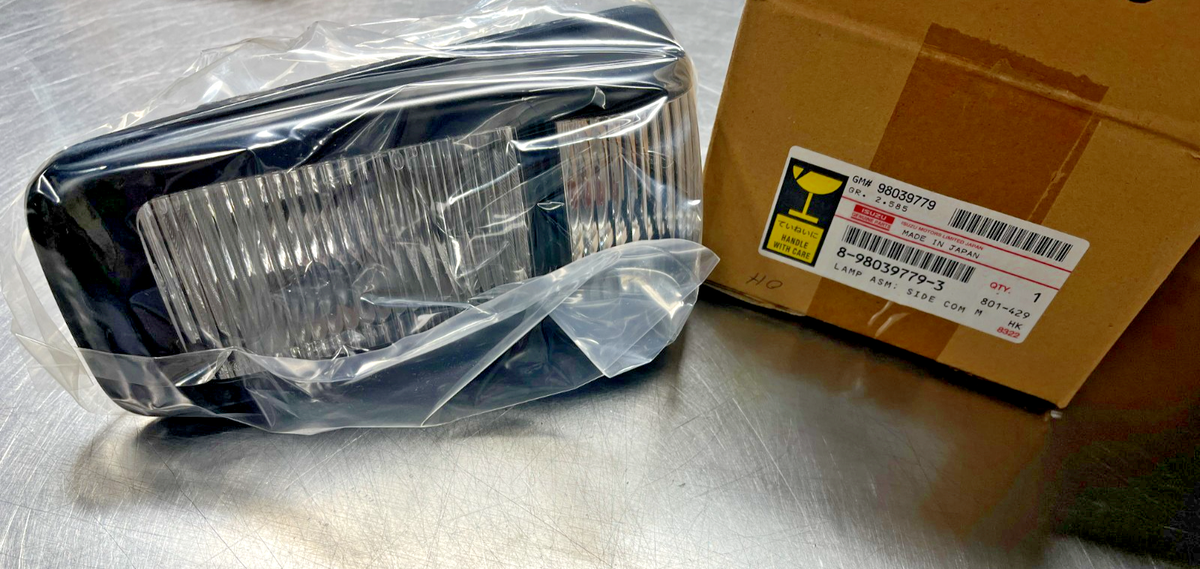 8-98039-779-3 Isuzu OEM GM Drivers Side Marker LAMP 2007-20 NPR