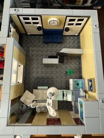 LEGO 10255 Assembly Square 10th Anniversary 99% Complete w/Box No Manual Retired