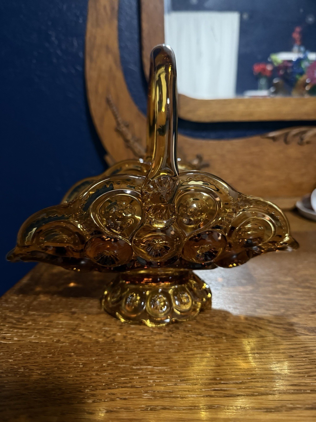 L. E. Smith Moon And Stars Amber Handled Banana Basket