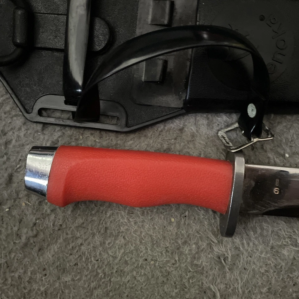 Cuchillo de buceo Wenoka Pro No. 9097 R mango naranja hoja de acero inoxidable de 6” Foto 3 de 4