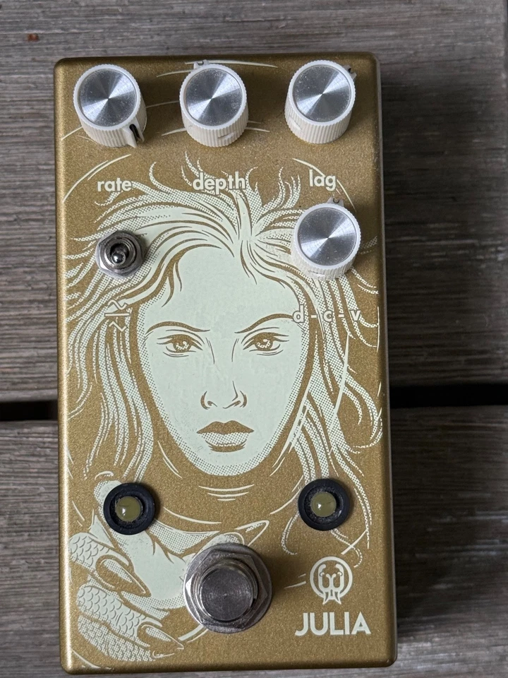 Walrus Audio Julia Chorus / Vibrato V2 ограниченный выпуск - Sweetwater 2021 - золотистый - Изображение 2 из 3