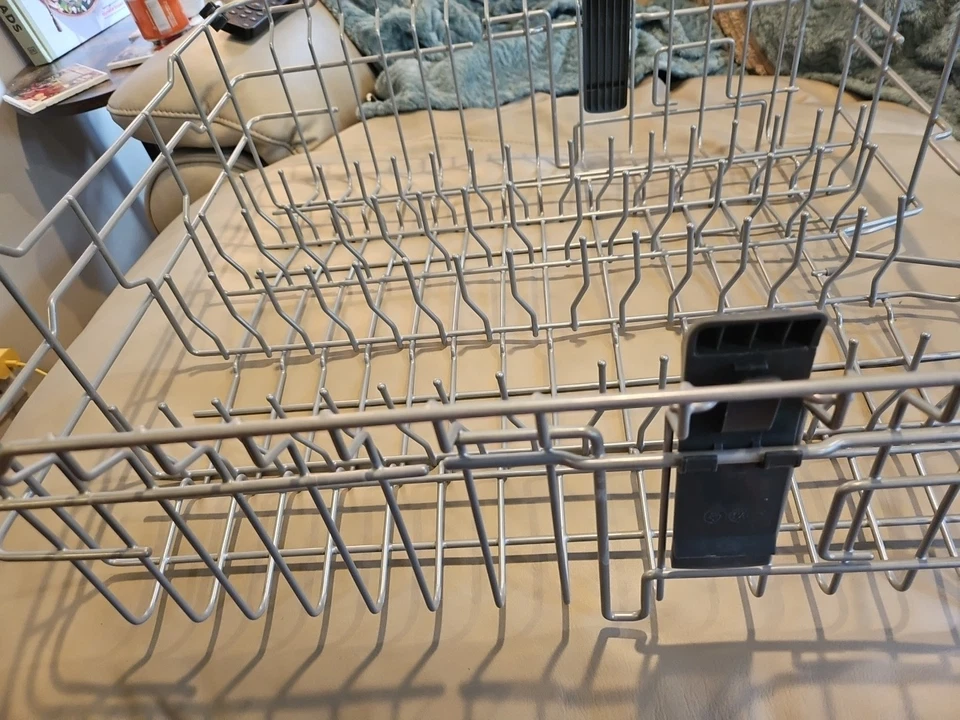 5304475618 ; 5304484728 正品 原始设备制造商 ELECTROLUX 上部机架 仅无滚轮 --NB — 第 4/4 张图片