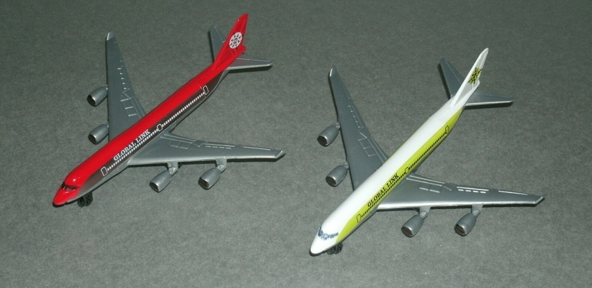 Two 1/675 Scale Boeing 747 Passenger Jet Diecast Aircraft