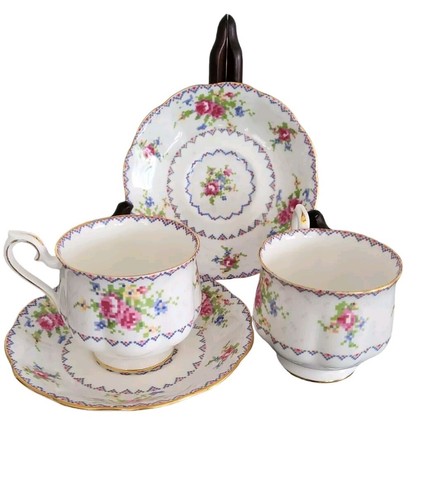 Pair Of Royal Albert Petit Point Tea Cup & Saucer  Bone China England - Bild 1 von 5