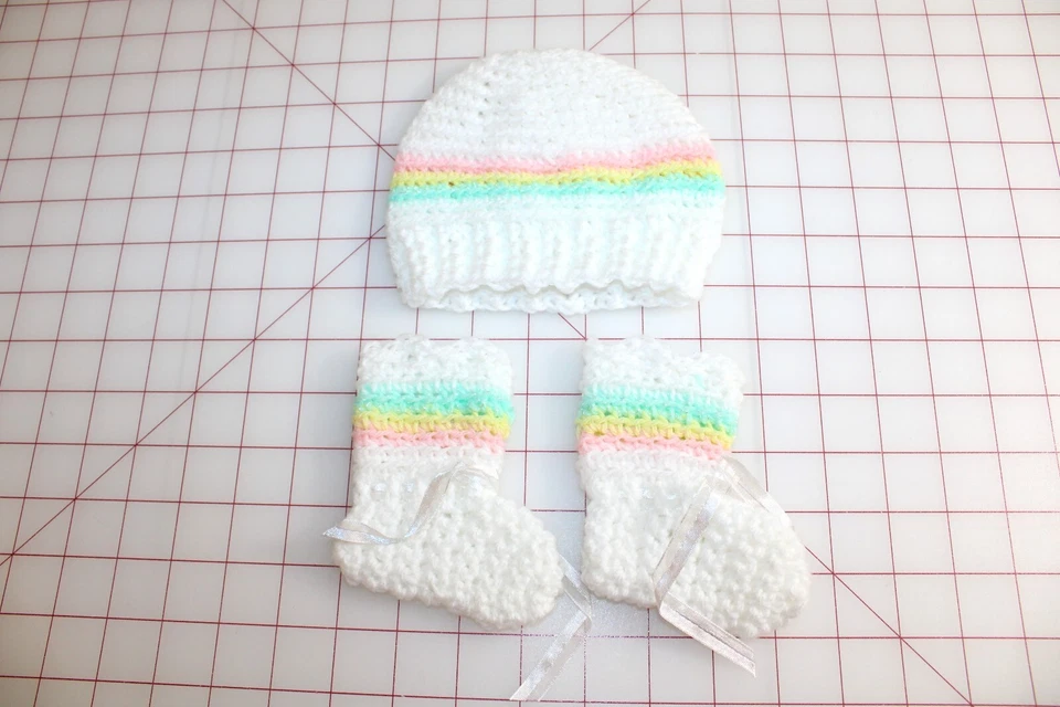 Juego de mantas bebé franela animal bebé vintage. Hecho a mano con sombrero y botines. Foto 4 de 4