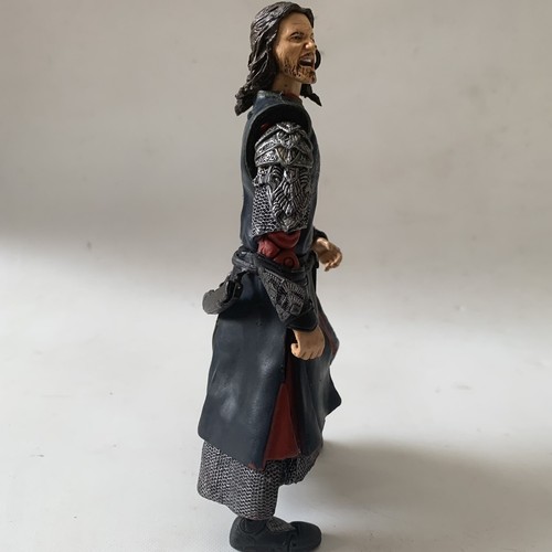 Lord of the Rings Pelennor Fields Aragorn Strider Action Figure 2003 ToyBiz LOTR - Picture 4 of 11