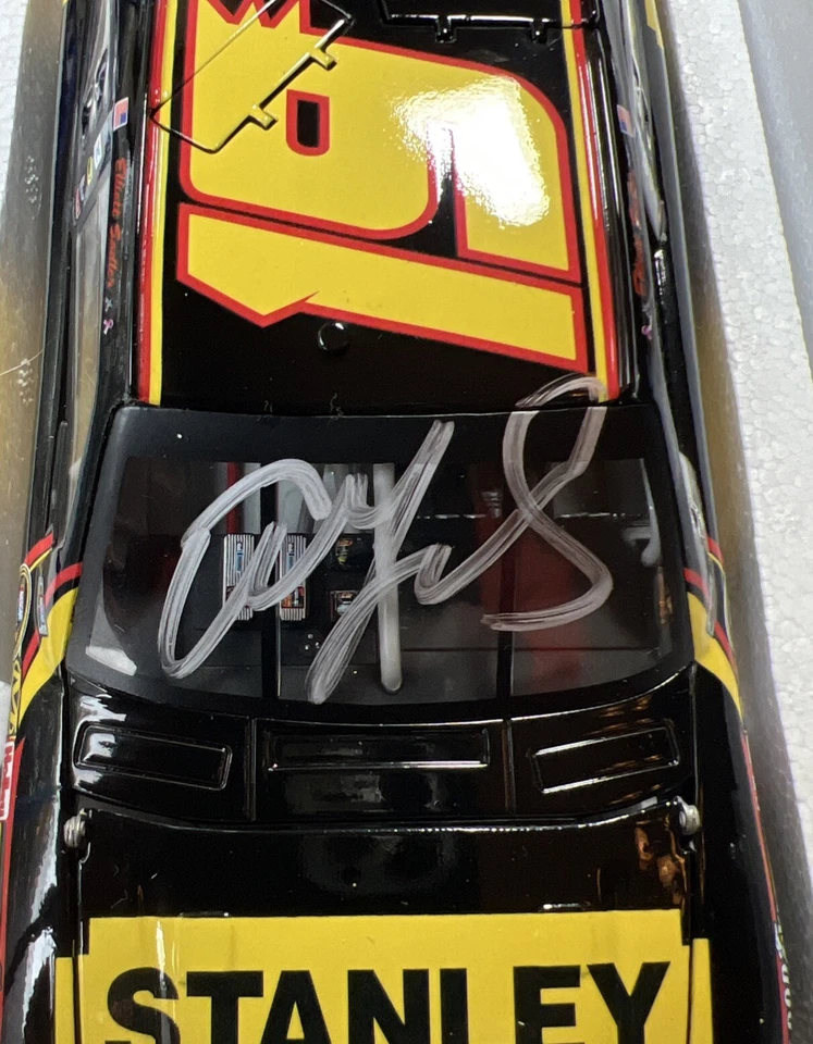 Elliott Sadler # 19 Stanley Tools Ford Fusion 2010 cuna 1/24 con destornillador firmado Foto 2 de 4