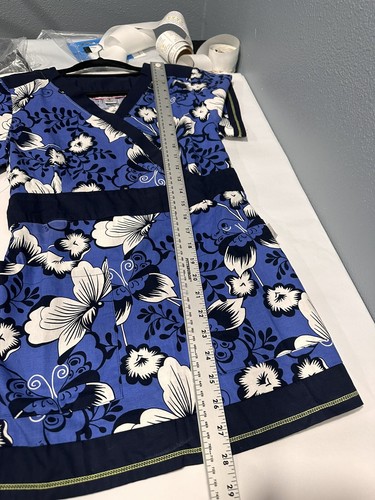 NEW KOI WOMENS DESIGNER NURSING UNIFORMS RYLEE ZOE SCRUB TOP B1180 Sz S - Picture 8 of 10