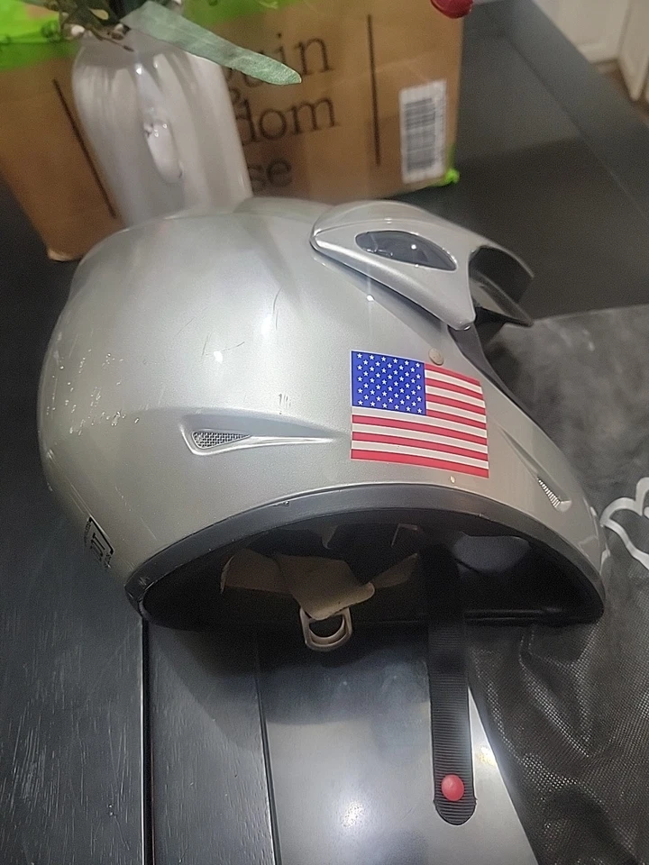 Casco AFX Adventure mediano usado algunos arañazos escudo cromo. Foto 3 de 4