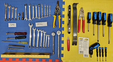 Gemischtes Werkzeugset - Schraubendreher, Schraubenschlüssel, Steckschlüssel, Hebeleisen usw.