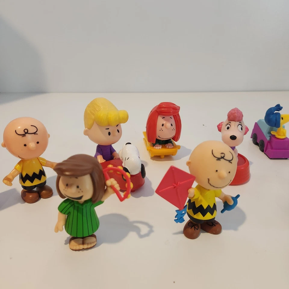 Lote de figuras vintage de pandillas Peanuts - Charlie Brown, Snoopy + adorno con sello Foto 3 de 4