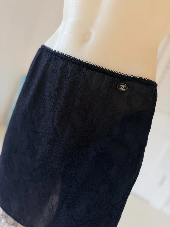 Mujer Chanel Azul Marino Oscuro Falda de Encaje Forrada de Seda Elegante Sobre la Rodilla Excelente Talla 34 Foto 3 de 4