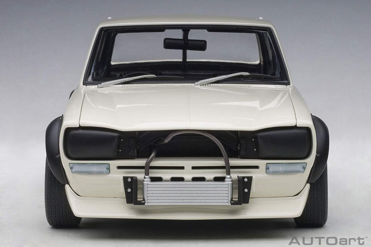 AUTOart 1972 Nissan Skyline GT-R (KPCG10) Racing White 1:18 AUTOart 1972 Nissan Skyline GT-R (KPCG10) Racing White 1:18