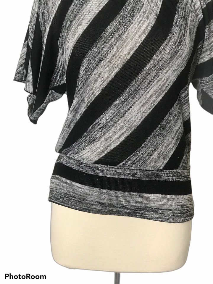 Top de encaje IZ Byer para mujer M negro gris metálico a rayas cuello redondo usado en excelente estado Foto 4 de 4