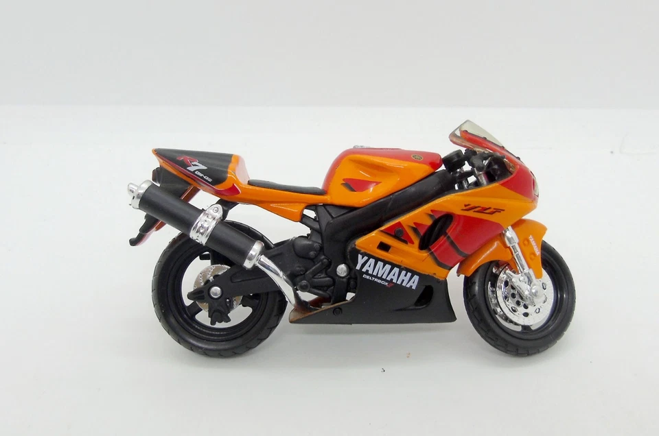 37834 MAISTO / MOTORCYCLES / YAMAHA YZF ORANGE 1/18 - Photo 3/3