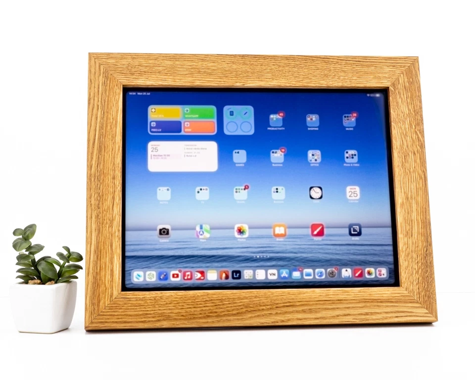 Tablet Halter Eiche Holz, iPad Ständer, Tablet Halterung Wandmontage für Apple - Bild 1 von 4
