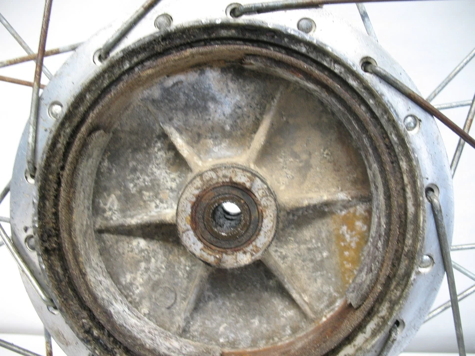 1976 YAMAHA DT400 FRONT WHEEL - Image 2 of 4