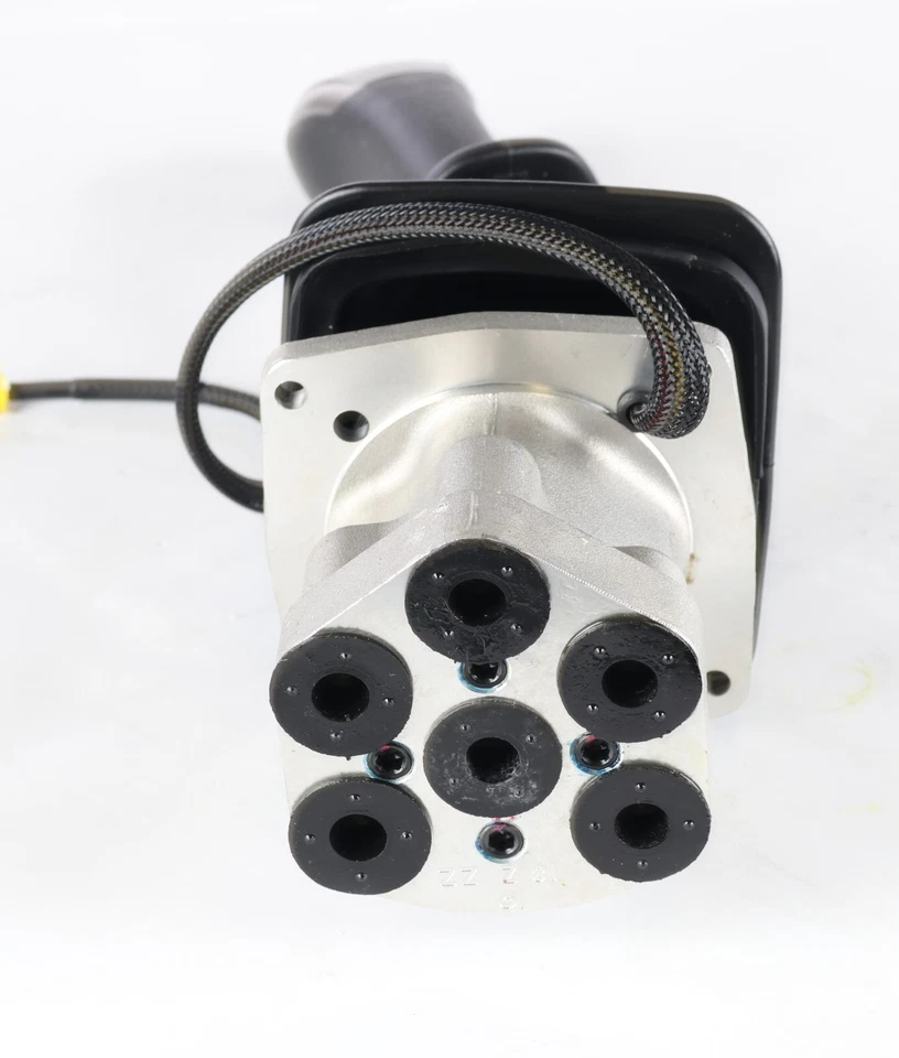 New 7311733 Bobcat Valve Joystick RH Doosan # 410113-00271 - Image 3 of 4