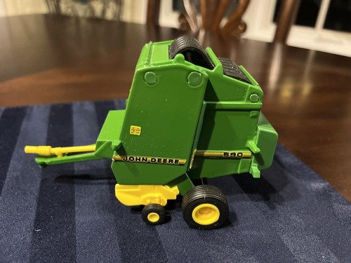 2002 ERTL 1/32 scale JOHN DEERE 6410 Tractor w/590 Round Baler - Picture 6 of 7