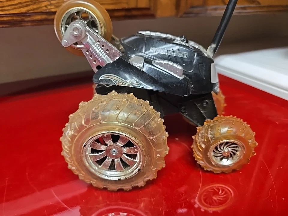 Thunder Tumbler Control Remoto Coche Dorado y Negro Sin Batería Sin Controlador Foto 2 de 4