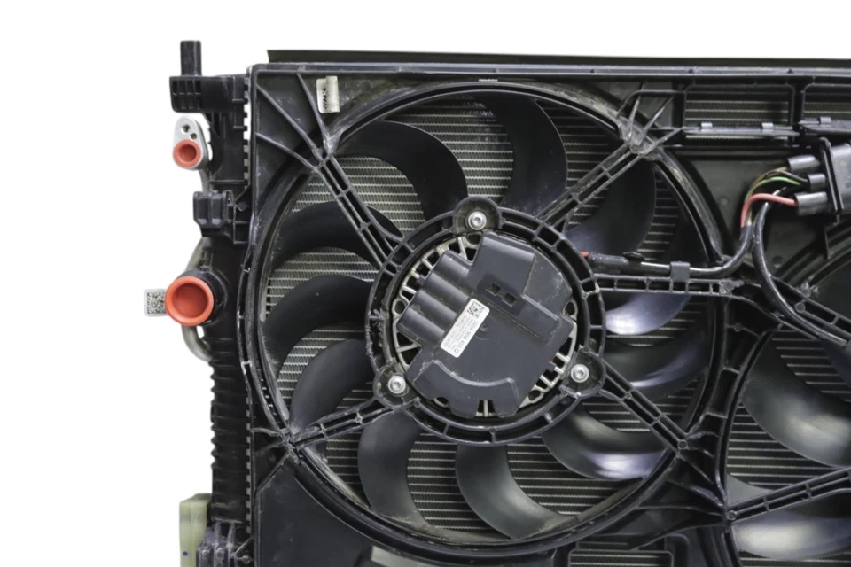 Unidad de montaje de cubierta de ventilador de refrigeración del radiador Audi RS3 8Y 2022 2023 2024 OEM Foto 4 de 4