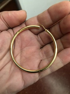 Une créole en Or jaune 60mm