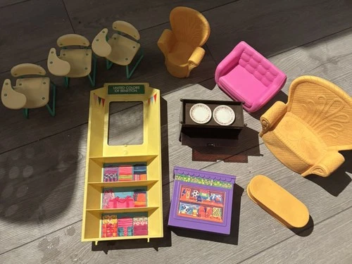 Selection of Vintage Barbie/Sindy furniture - Please read
