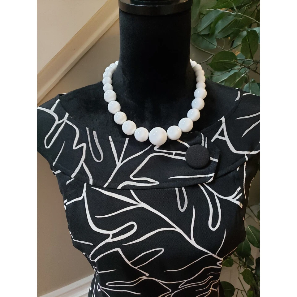 Vestido Vaina AGB Mujer Talla 16 Blanco y Negro Prada Cuello Barco Pullover Sin Mangas Foto 2 de 4