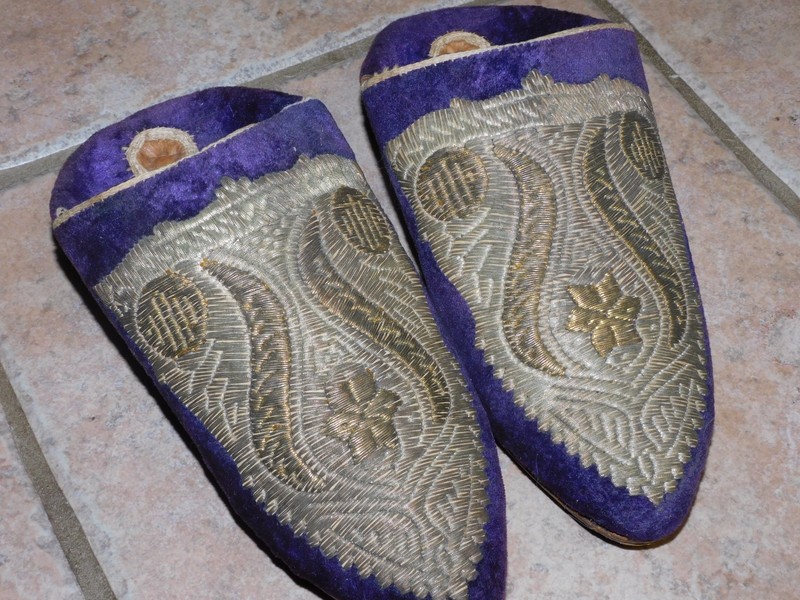 ANTIQUE HANDCRAFTED LEATHER AND GOLD EMROIDERD TURKISH SHOE, SLIPPERS
