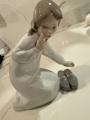 RETIRED VINTAGE LLADRO DAISA LITTLE GIRL WITH SLIPPERS FIGURINE #4523-SPAIN