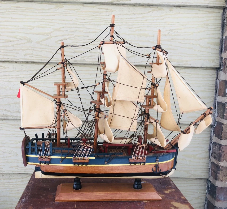 Barco de madera The Endeavor 19 x 18 vintage Foto 3 de 4