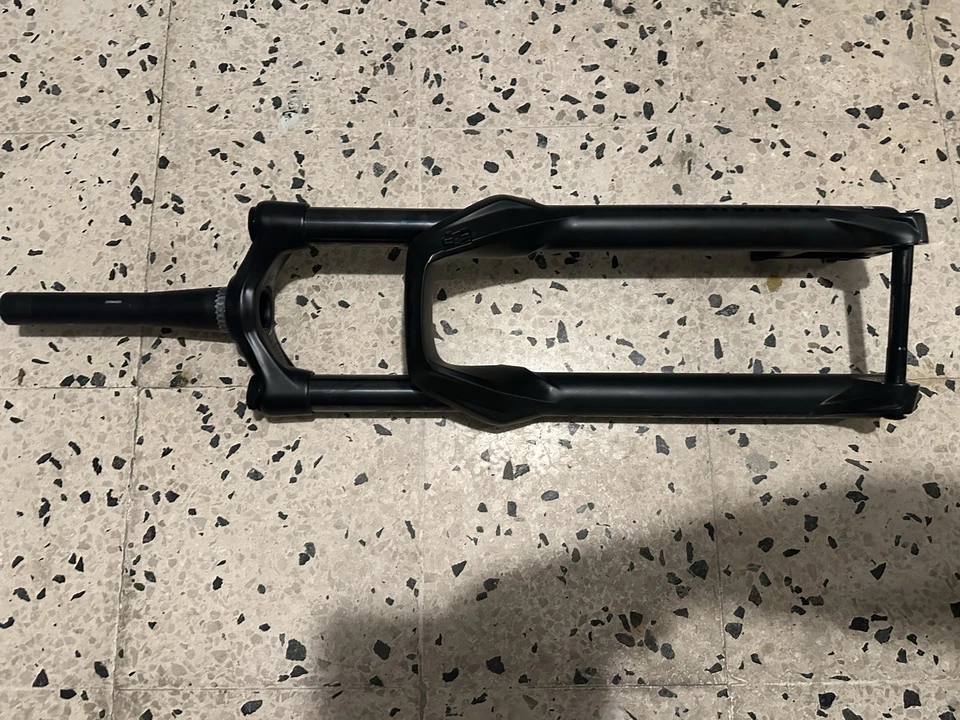 RockShox Recon 银色 RL 悬架叉 - 27.5 英寸,150 毫米加速间距 — 第 2/4 张图片