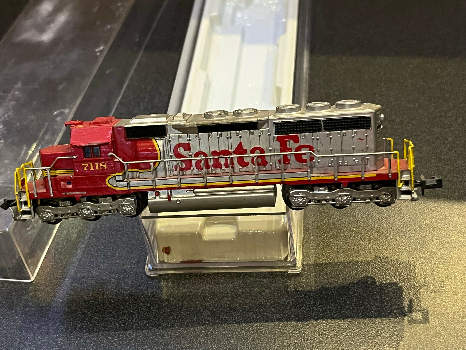 N scale Kato/Japan SD-40 Santa Fe Locomotive #7118 Custom Painted/Detailed ATSF